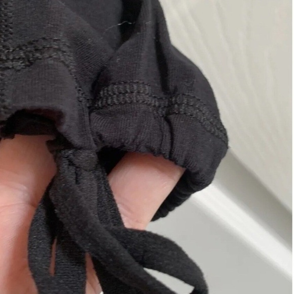 Lululemon Pleated Shelf Bra Tank Top Black Size 4 Adjustable Straps Cinched Hem - Picture 3 of 7